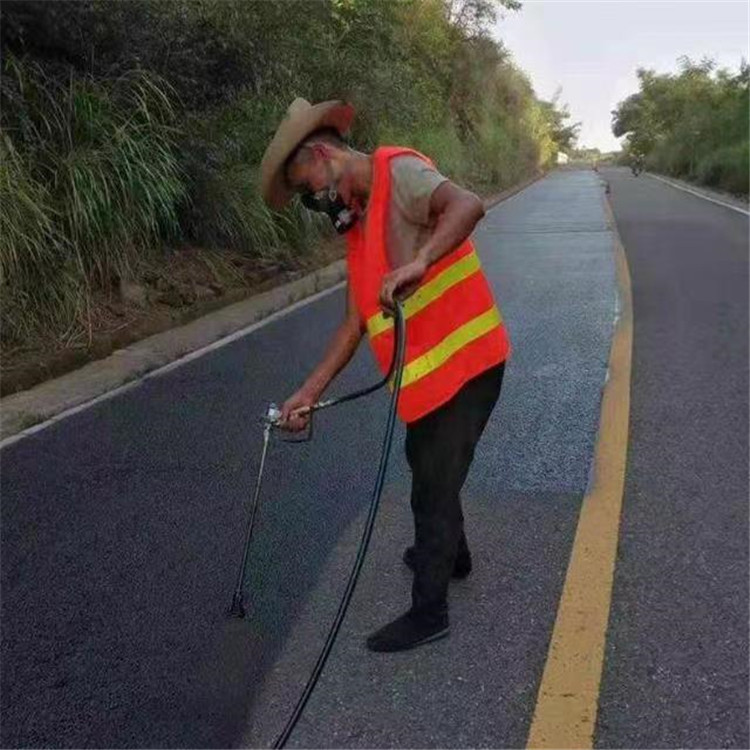 张家界 彩色防滑路面的底涂是保障路面附着力